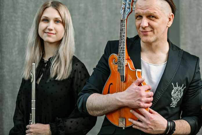 Festivālā uzstāsies arī grupas “Dzelzs vilks” solists Juris Kaukulis kopā ar meitu Rūtu, piedāvājot ģimenisku un emocionālu duetu, kas noteikti piesaistīs apmeklētāju uzmanību.