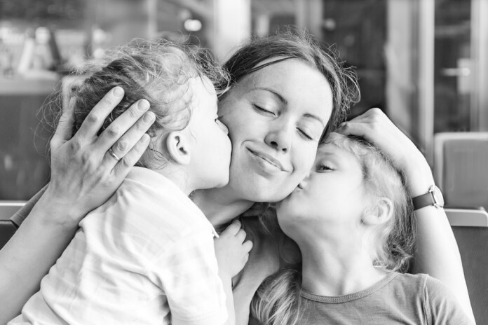 Daudziem bērniem, kurus satiekam, ir vajadzīga ne tikai profesionāla palīdzība, bet arī cilvēcīgs siltums un pieņemšana, lai viņi varētu attīstīt savu potenciālu. Valmieras SOS Ģimeņu atbalsta centrs būs vieta, kur bērni varēs saņemt atbalstu, uzlabot savu pašsajūtu un prasmes, kā arī atgūt ticību sev un pasaulei,” saka Latvijas SOS Bērnu ciematu asociācijas direktore Ilze Paleja.