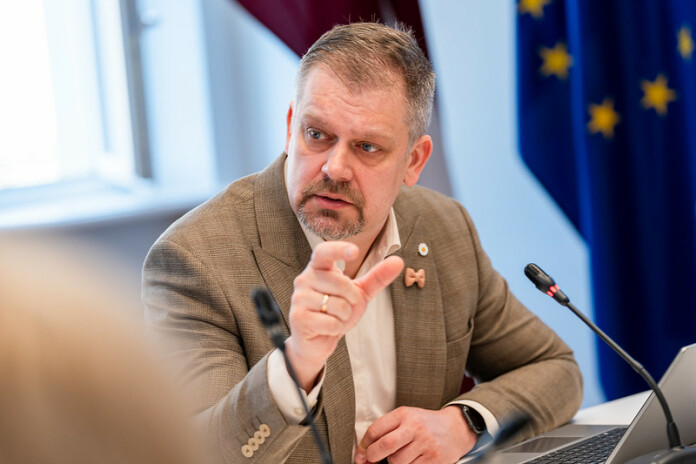 Priekšlikumos paredzētas arī piemaksas klases audzinātājiem, par darbu ar speciālās izglītības skolēniem, interešu izglītības pedagogu darbam un atbalsta speciālistiem.
(Foto: Saeima).