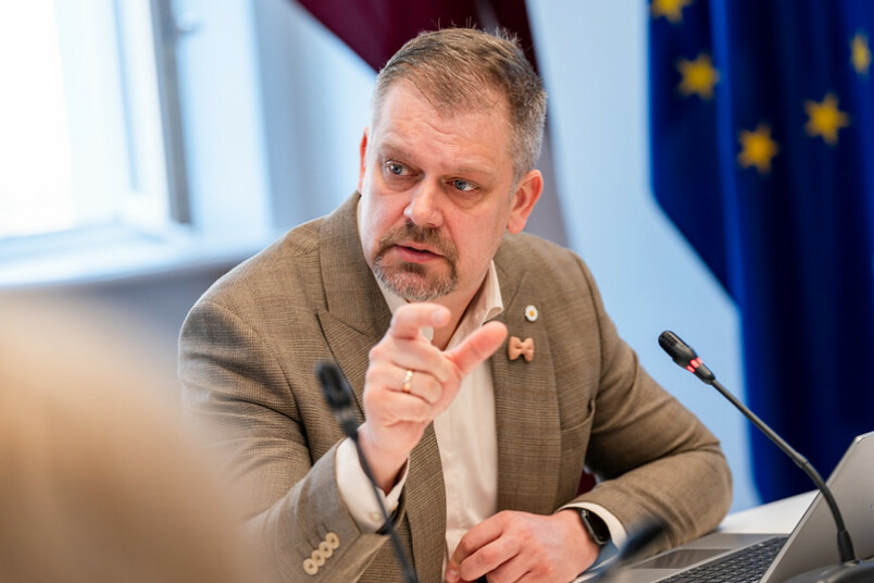 Priekšlikumos paredzētas arī piemaksas klases audzinātājiem, par darbu ar speciālās izglītības skolēniem, interešu izglītības pedagogu darbam un atbalsta speciālistiem.
(Foto: Saeima).