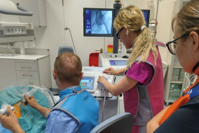 Šī metode kļūst arvien populārāka pasaulē, un tagad arī mūsu pacientiem ir pieejama iespēja atvieglot sāpes drošā un efektīvā veidā.