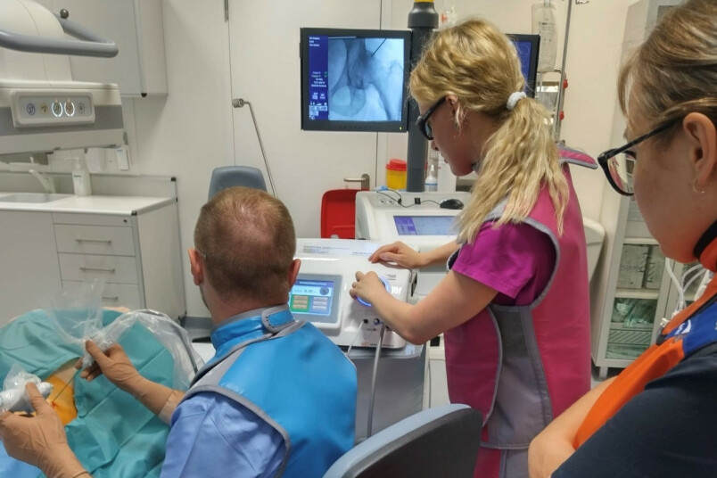 Šī metode kļūst arvien populārāka pasaulē, un tagad arī mūsu pacientiem ir pieejama iespēja atvieglot sāpes drošā un efektīvā veidā.