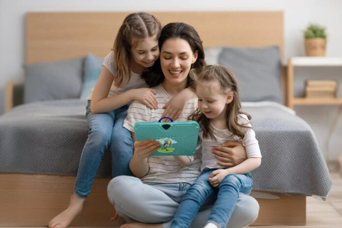 Mūsdienu tehnoloģijas sniedz vecākiem daudz iespēju uzraudzīt un pasargāt savus bērnus.