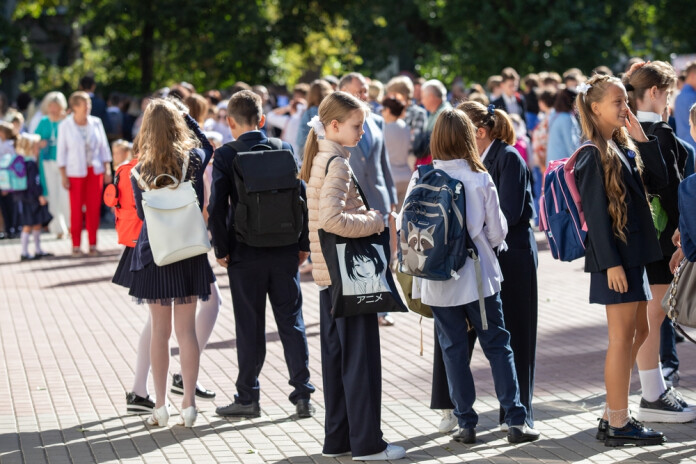 Vispārējā izglītībā mācību procesu pašvaldību, privātajās un speciālās izglītības iestādēs skolēniem nodrošinās  26 222 pedagogi.