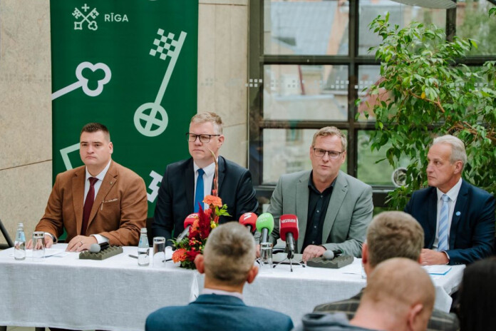 Uzņemšanai 10. klasēs nākamajā pavasarī ir jānotiek daudz raitāk, tādēļ strādājam kopā ar Izglītības un zinātnes ministriju, lai elektroniskā reģistrēšanās sistēma vidējās izglītības iegūšanai būtu vienota, iekļaujot arī profesionālās izglītības skolas,” pauž V. Ķirsis.