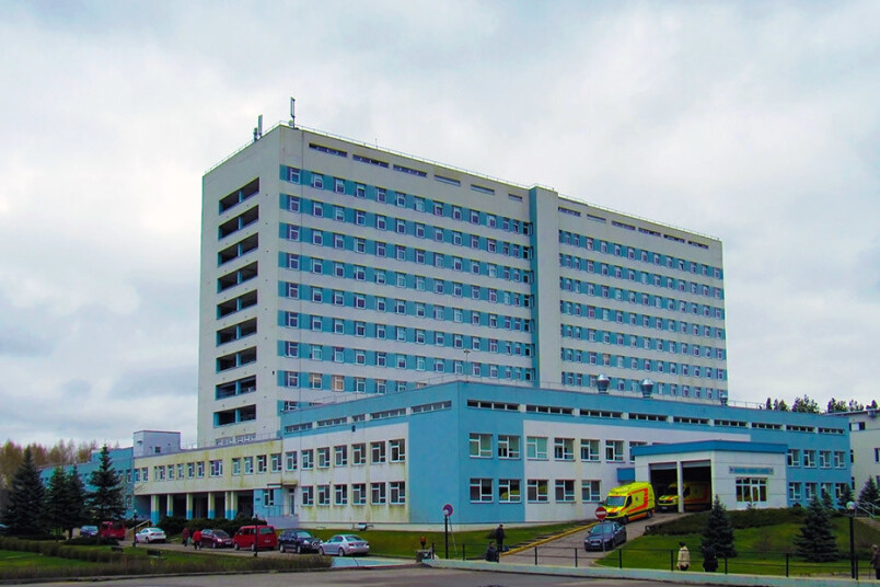 Bojāgājušās, no 12. stāva nokritušās meitenes, skolabiedrene joprojām smagā stāvoklī atrodas Daugavpils slimnīcā.