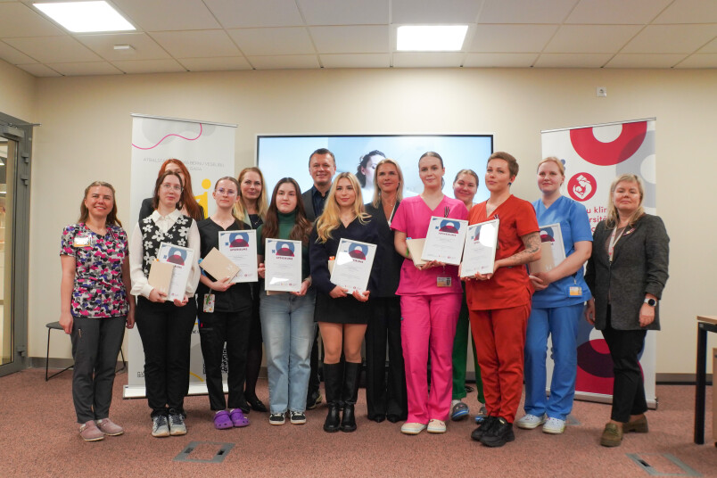 Pasniegtas stipendijas bērnu slimnīcas topošajām māsiņām. Foto : Laura Baiba Balcere