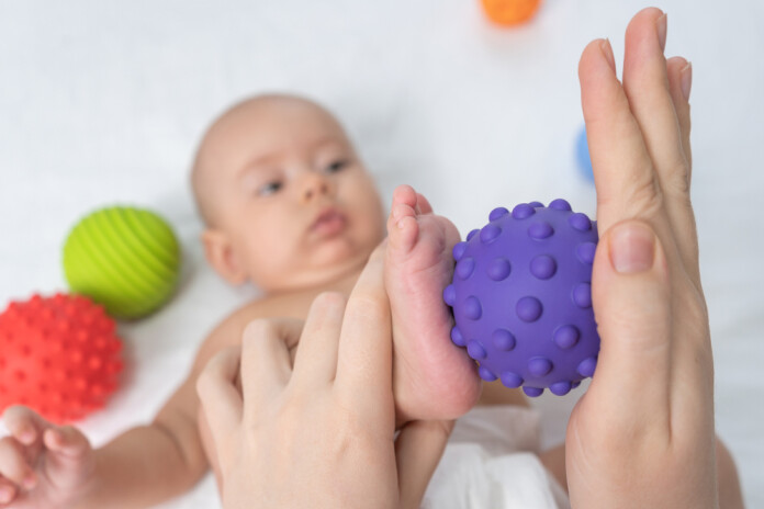 Jaundzimušajam ir svarīgs vecāka pieskāriens un mierīga mājas vide