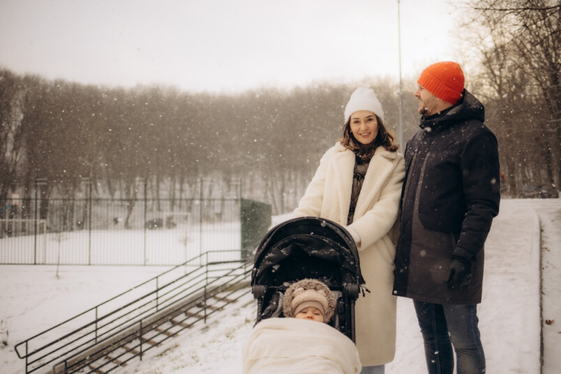 Par bērniem, kuri būs dzimuši līdz nākamā gada 2. novembrim pabalstu turpinās maksāt līdz bērna divu gadu vecuma sasniegšanai.