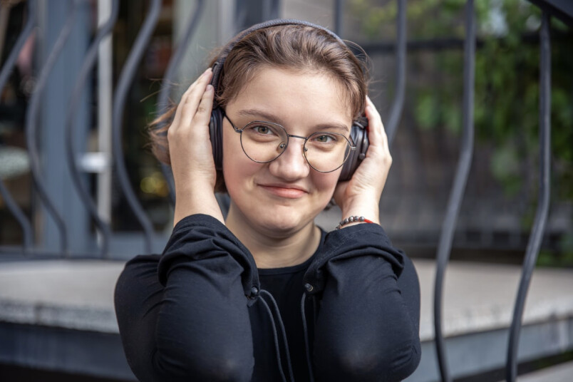 Fiziskās aktivitātes, īpaši mierīgas un ritmiskas, kā joga vai pastaigas dabā, arī ir nozīmīgs resurss uzmanības trenēšanā.