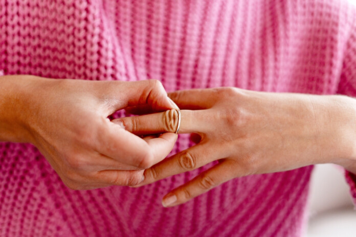 Gandrīz 50% šķiršanās gadījumu tagad ierosina sievietes.