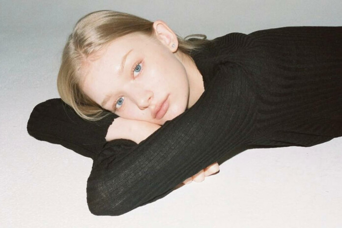 Modele Enija Narvaite