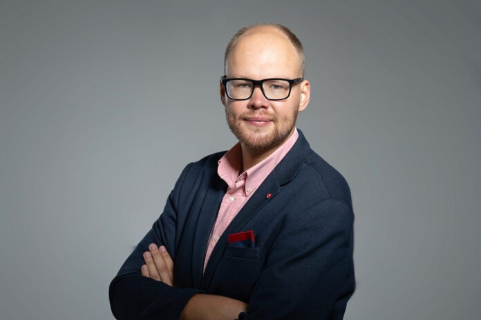 Attēlā: Ekonomikas un kultūras augstskolas docētājs, Latvijas Sociālās uzņēmējdarbības asociācijas padomes loceklis Edgars Čerkovskis.