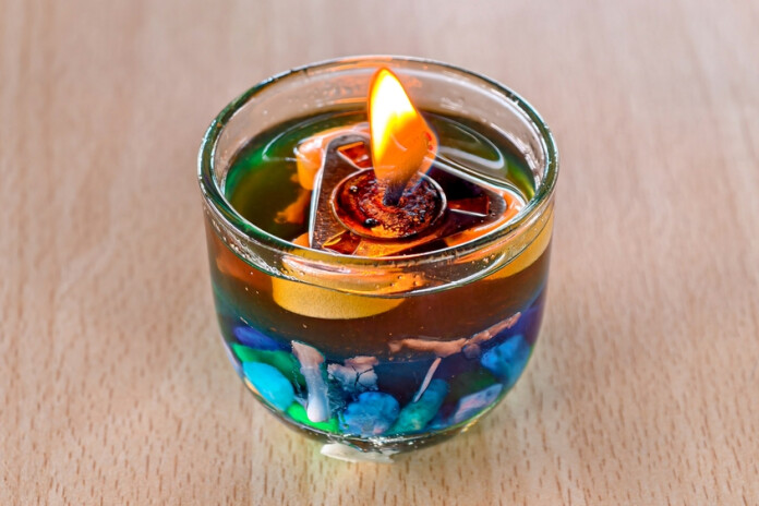 Aromātiskās sveces smaržo skaisti, bet patiesībā slēpj veselības riskus.