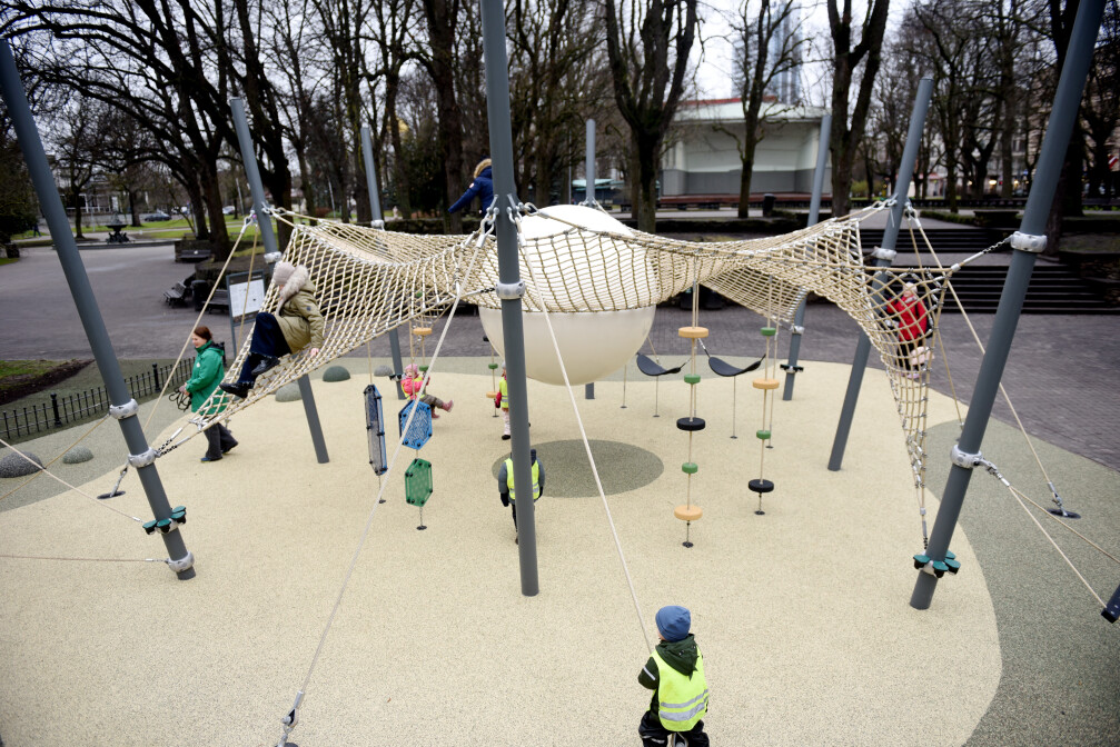 Atklāts rotaļu laukums Vērmanes dārzā