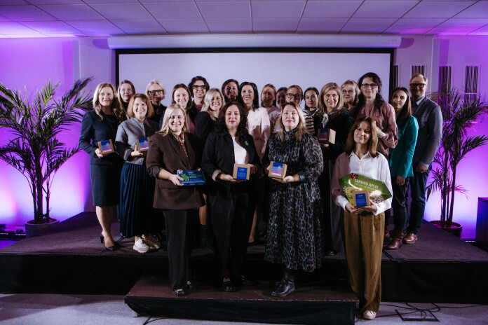 Programma “Latvijas Goda ģimenes apliecība” sniedz praktisku un simbolisku atbalstu daudzbērnu ģimenēm un ģimenēm, kurās aug bērni ar invaliditāti, un tās ietekme Latvijā kļūst arvien redzamāka.