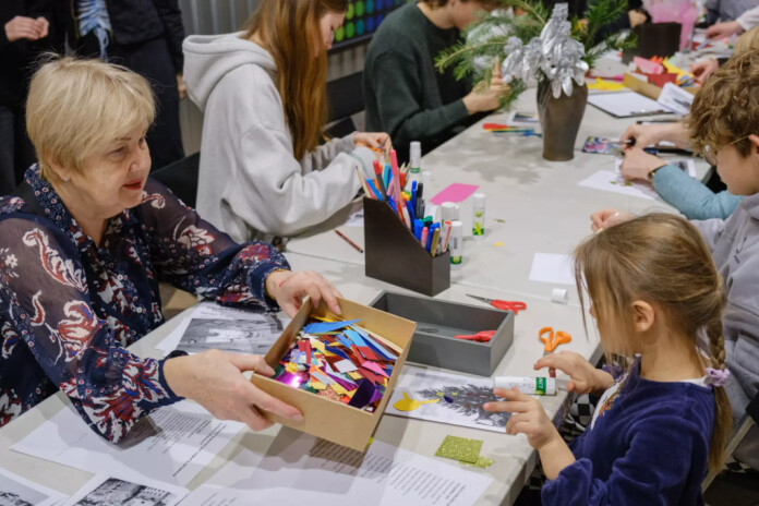 Ģimenes diena Dekoratīvās mākslas un dizaina muzejā. 2024. Foto: Krišjānis Piliņš