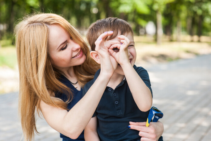 Vīram romāns ar auklīti