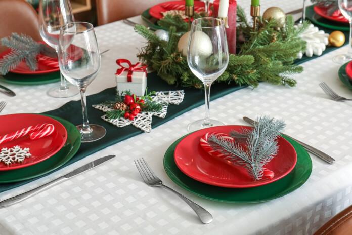 Ziemassvētku galda klāšanai nav jābūt sarežģītai.