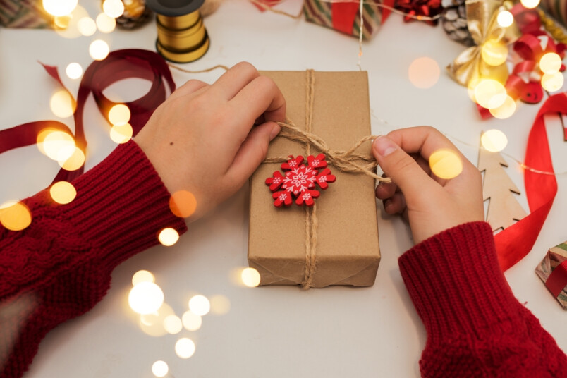 Kad vajag ātri, skaisti un pēdējā brīdī – idejas dāvanu iesaiņošanai