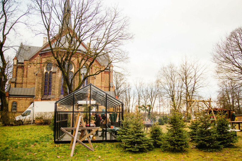 Torņakalnā jau ceturto gadu iemirdzas Ziemassvētku dārzs