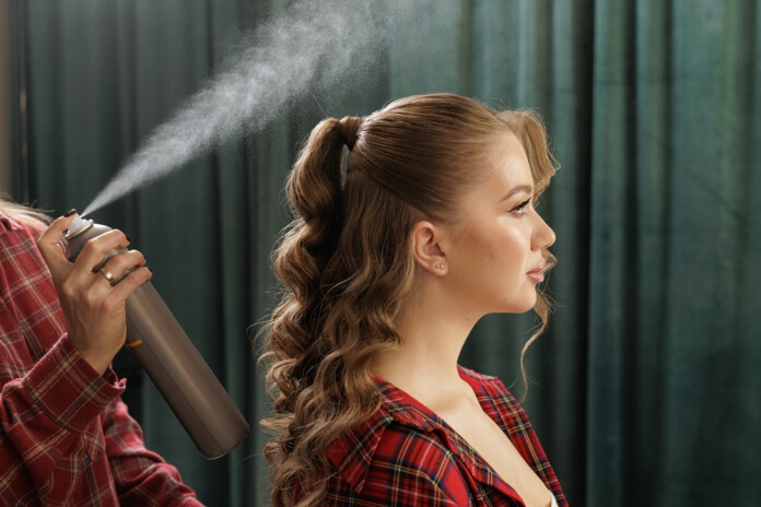 Kā pareizi lietot matu laku?