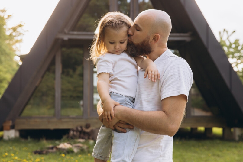 Viens no vecākiem nevar liegt otram vecākam tikties ar bērnu.