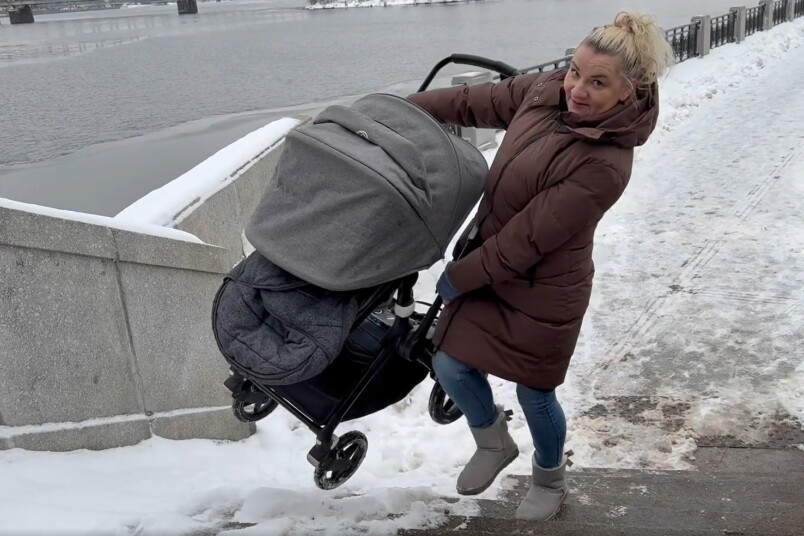 Uzbrauktuves uz Akmens tilta gan palikušas tādas pašas, kā bija, abās tilta pusēs.