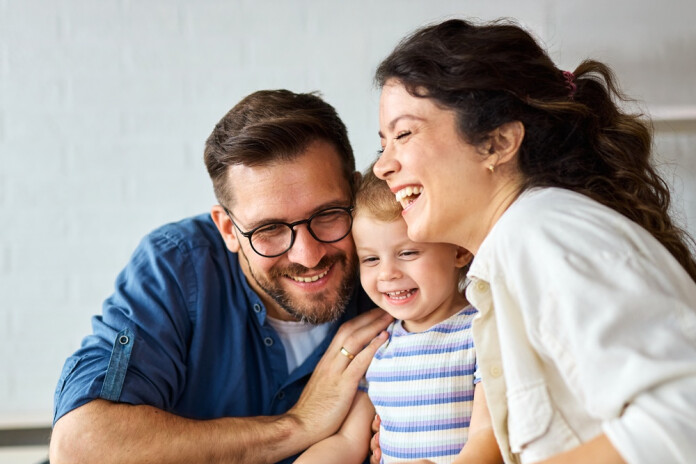 Izrādās, bērnu audzināšanas stili neaprobežojas ar visatļaujošo, autoritatīvo, demokrātisko, neiesaistīto, maigo audzināšanu vai helikopteraprūpi...