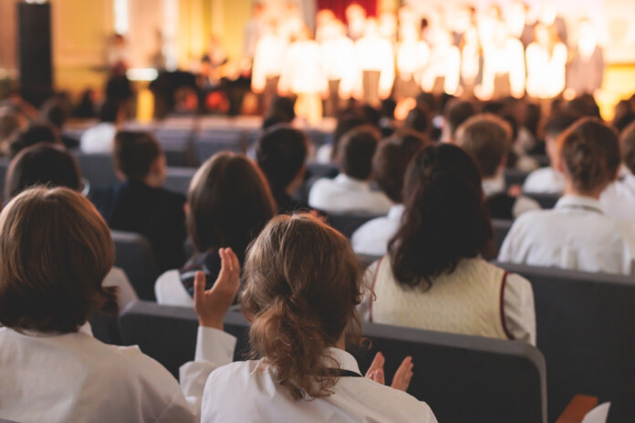 Žetonu vakars – sena skolu tradīcija.