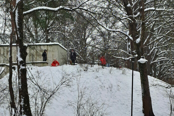 Kam jāuzņemas atbildību par bērnu ekstrēmajām ziemas izklaidēm