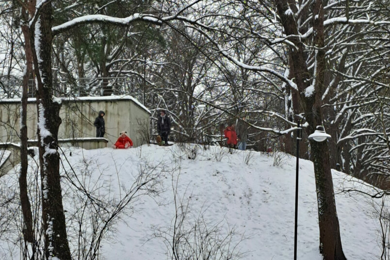 Kam jāuzņemas atbildību par bērnu ekstrēmajām ziemas izklaidēm