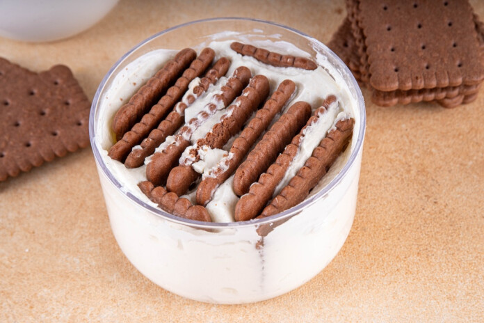 Grieķu jogurta un cepumu deserts