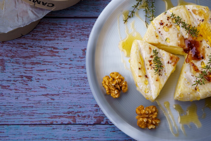 Krāsnī cepts kamambērs.