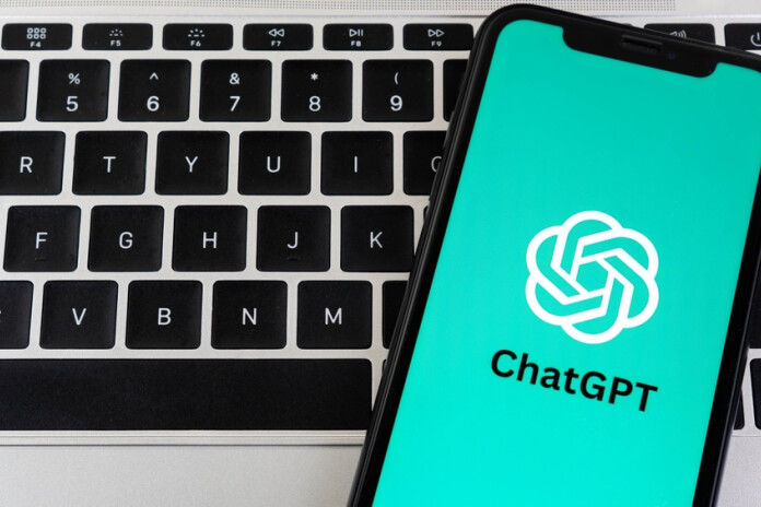 Lai izvairītos no viltus “ChatGPT”, svarīgi ir būt piesardzīgiem uz aizdomīgām reklāmām interneta vietnēs.