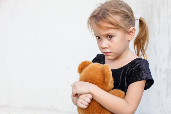 Situācijas, kurās vecākam atkārtoti tiek pārtrauktas tā paša bērna aizgādības tiesības, rada bažas, vai risku novērtēšana un bērna labāko interešu svēršana praksē tiek īstenota pietiekami kritiski.