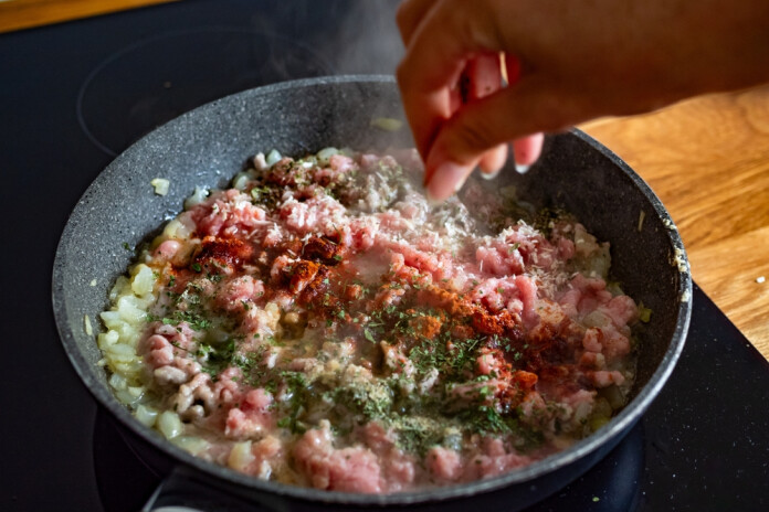 Kā pagatavot tiešām garšīgu maltās gaļas mērci