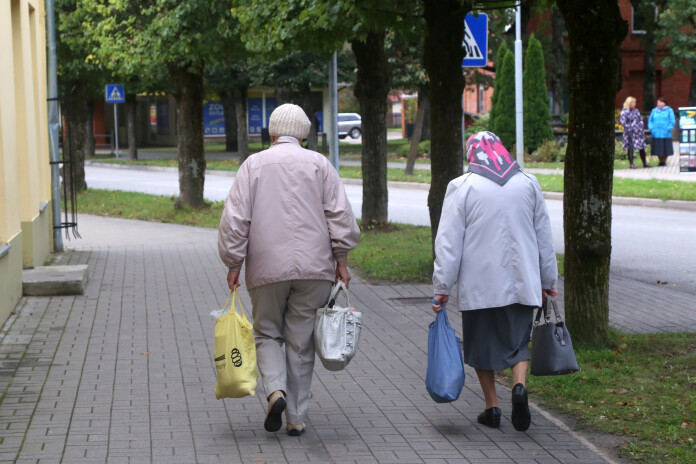 Lielai daļai pensionāru nodoklis no pensijas vairs netiek ieturēts, un līdz ar to arī nav nepieciešams to atgūt, iesniedzot gada ienākumu deklarāciju.