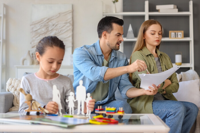 Pirms šķiršanās obligāti būs jāvienojas par bērna saskarsmi