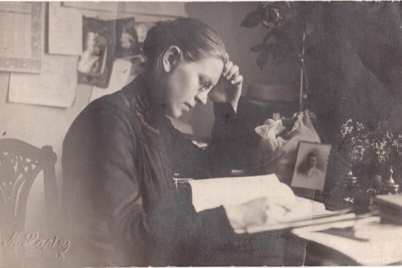 Marta Margarita Rinka. Zudusī Latvija. Fotogrāfs Mārtiņš Lapiņš, 1913. RCB Ziemeļblāzmas filiālbibliotēkas glabāšanā.