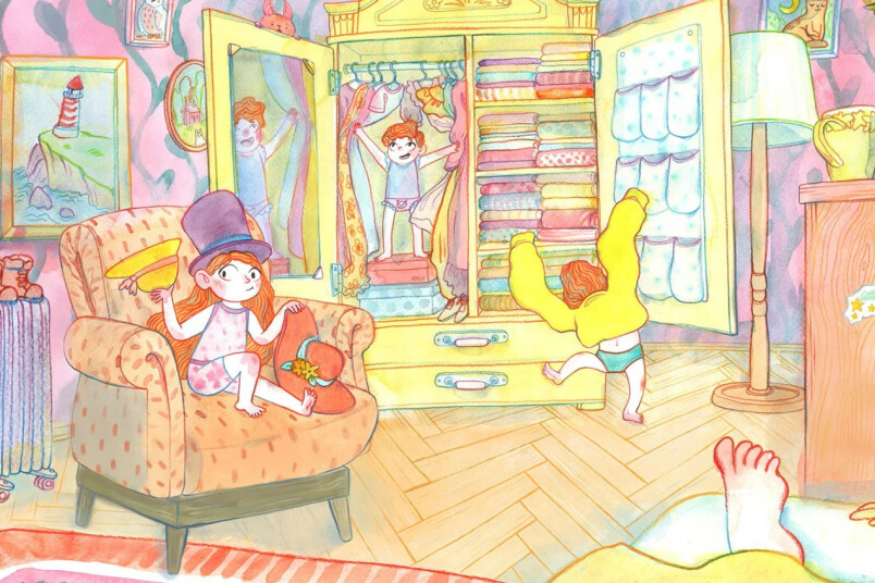 Mamma ir aizgulējusies, un trīs meitenes dodas savās gaitās, ļaujoties zinātkārei un rotaļām.