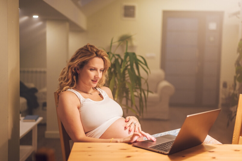 Vai strādāšana kā pašnodarbinātajam arī pēc bērna piedzimšanas var ietekmēt vecāku pabalsta apmēru?