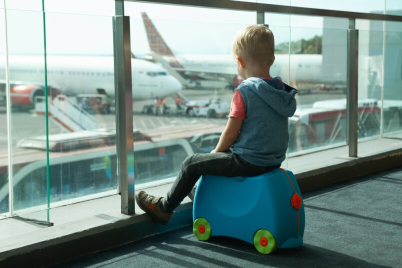 Ko darīt, ja bērns pārdzīvo, ka ģimene nevar atļauties ceļot