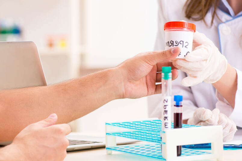 Stāstas par vīriešiem, kas ziedoja spermu, lai kļūtu par bioloģiskajiem tēviem simtiem bērnu