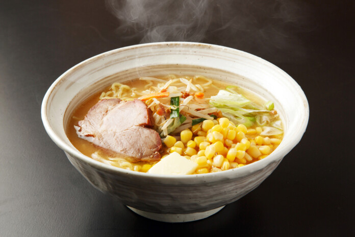 Kā uzlabot ātro ramen zupu no paciņas