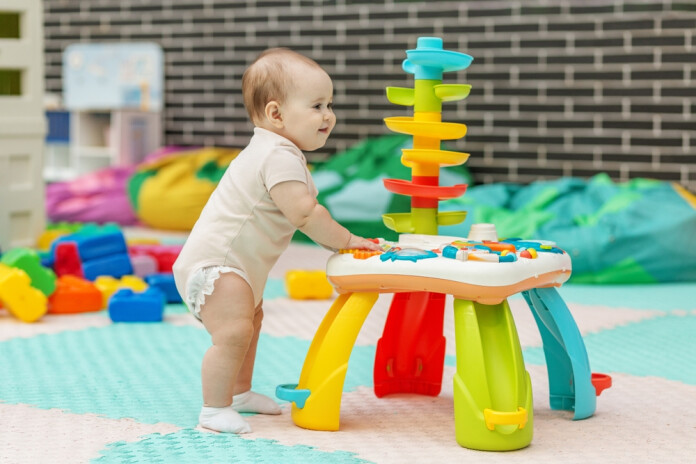 Vai bērns var uzsākt dārziņa gaitas jau desmit mēnešu vecumā?