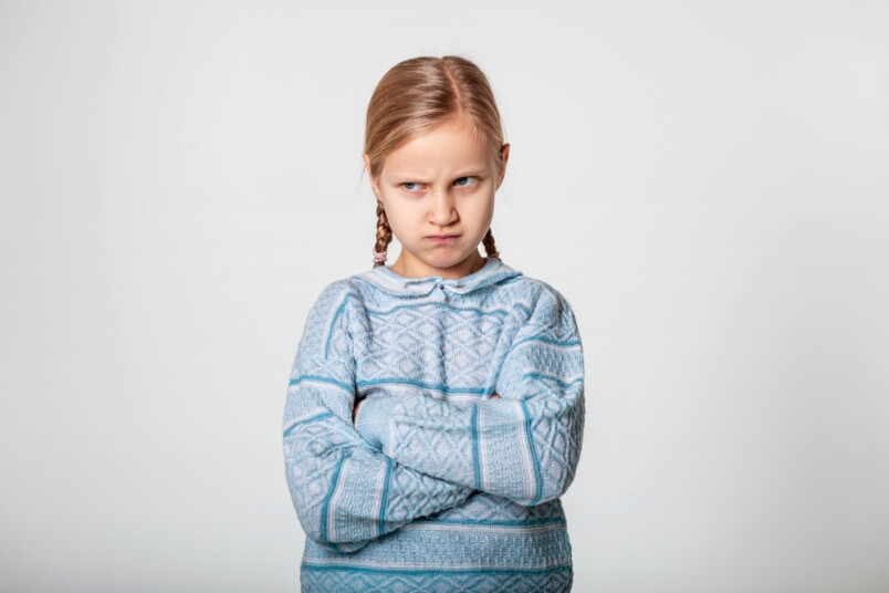 Vecāki bieži uzskata, ka bērnam ir spēcīgs raksturs, kamēr skolotāji to pašu uzvedību nereti vērtē kā izlutinātību