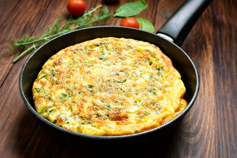 Ko pievienot omletei