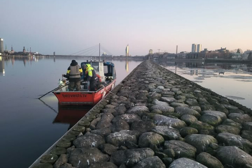 Daugavā meklēs bezvēsts pazudušo Sofiju. Foto: Bezvests.lv