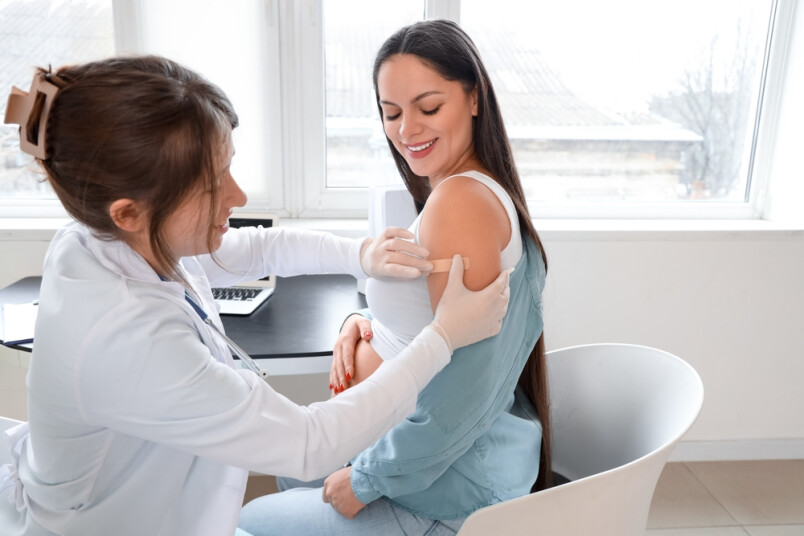 Ja zināms, ka paciente ir grūtniece, lēmums par vakcināciju ir ļoti individuāls.